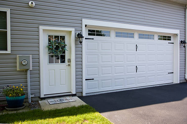 24/7 Emergency Garage Door Panel Replacement experts in Swansboro, NC
